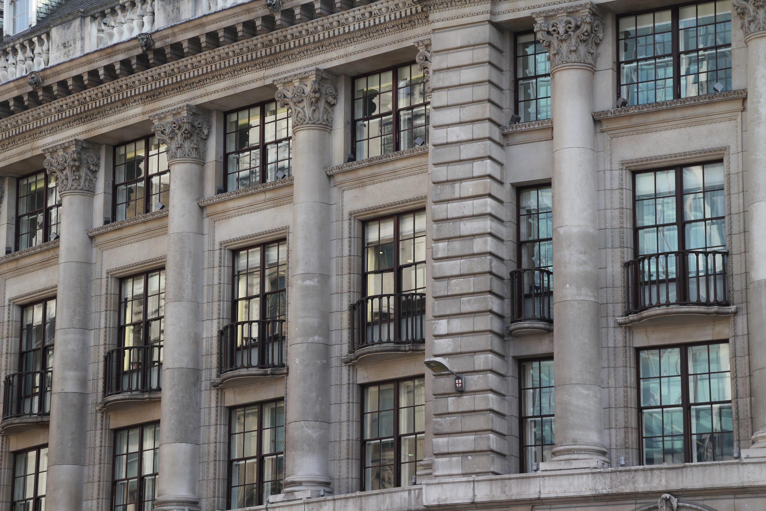 Facade,Of,A,Classic,Building,In,London